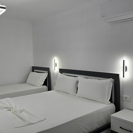 Guest House Pogradeci Екстер'єр фото