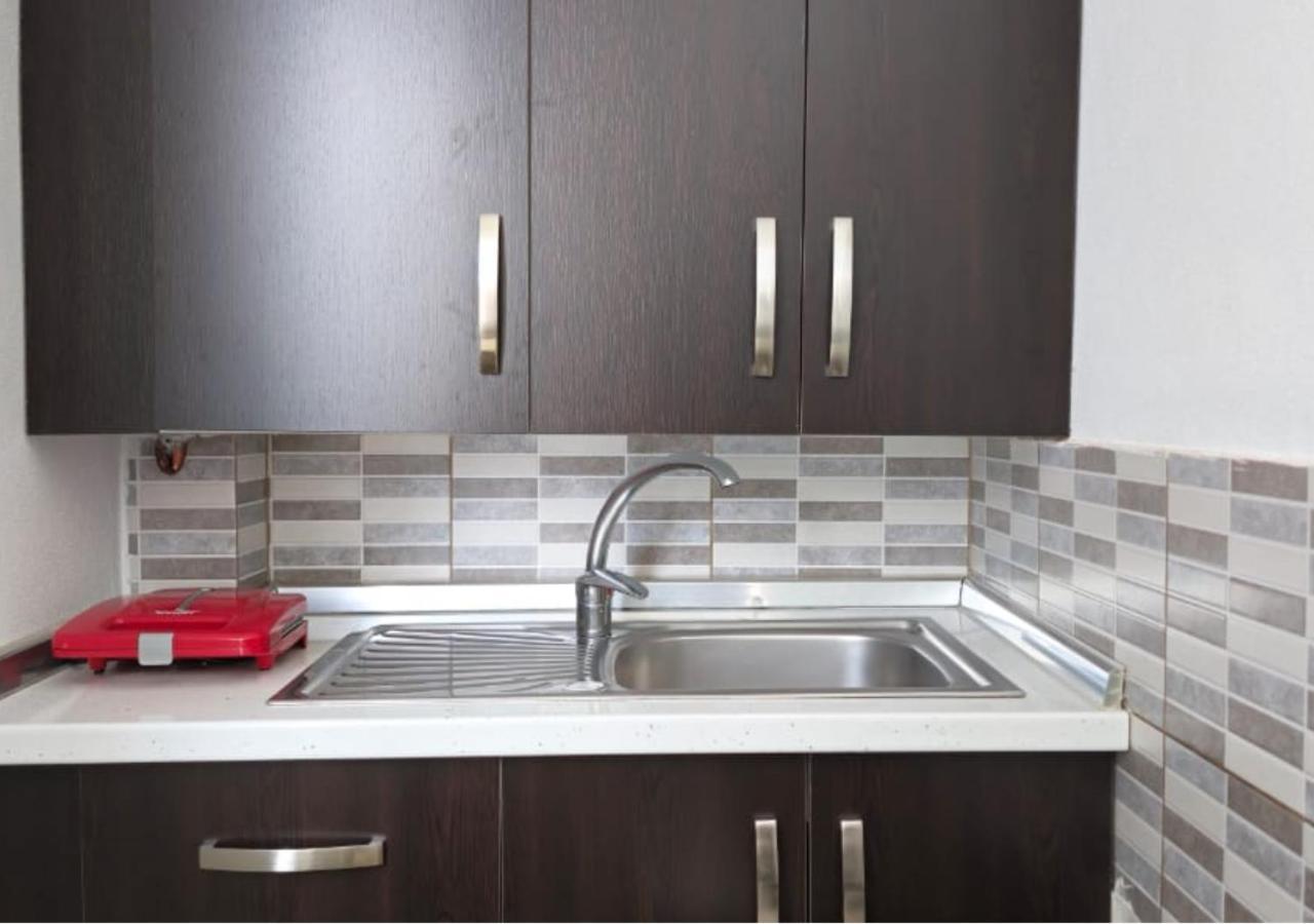 Guest House Pogradeci Екстер'єр фото