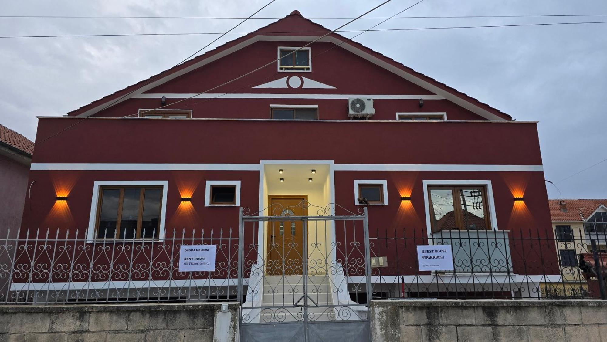 Guest House Pogradeci Екстер'єр фото