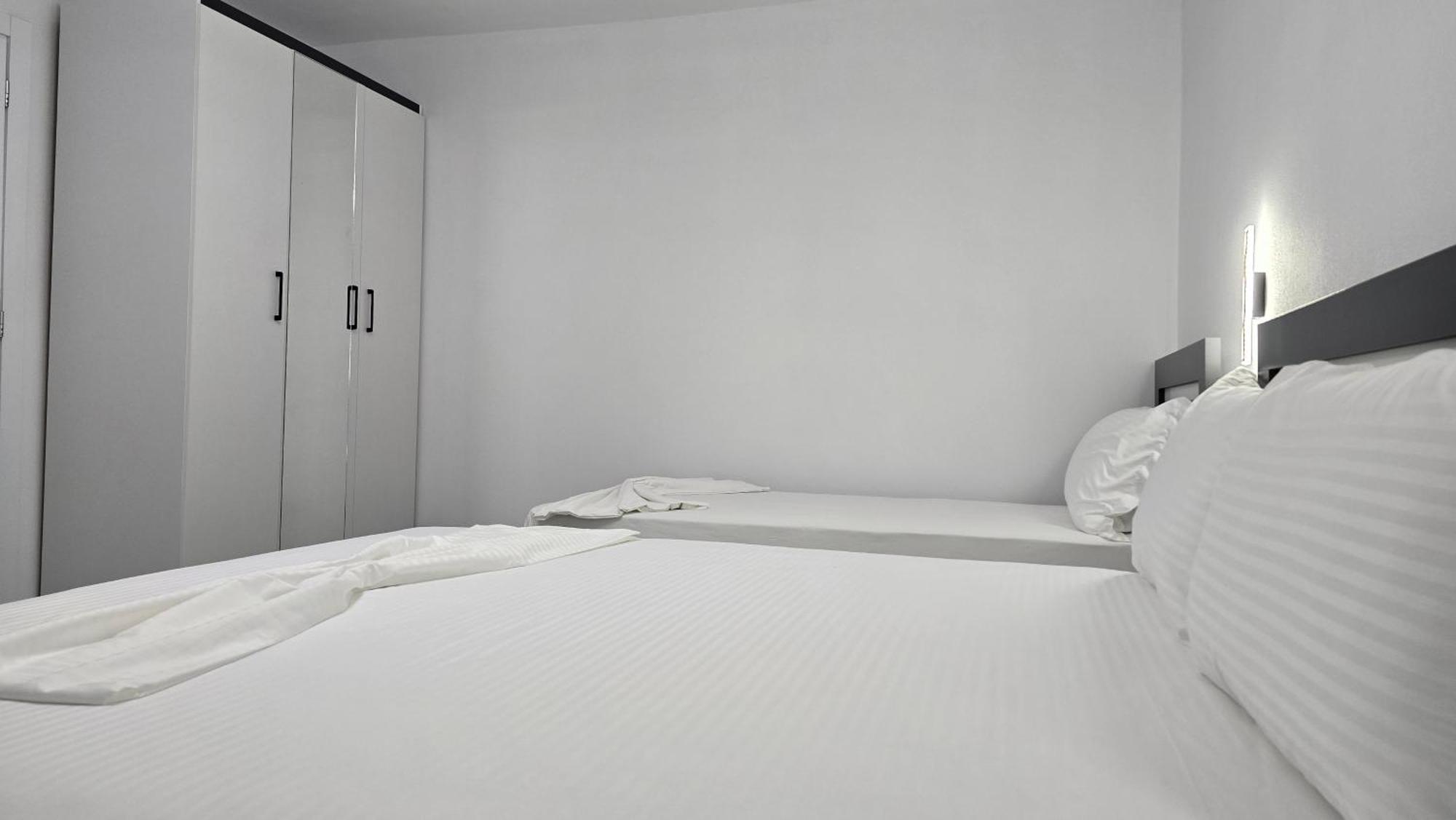 Guest House Pogradeci Екстер'єр фото