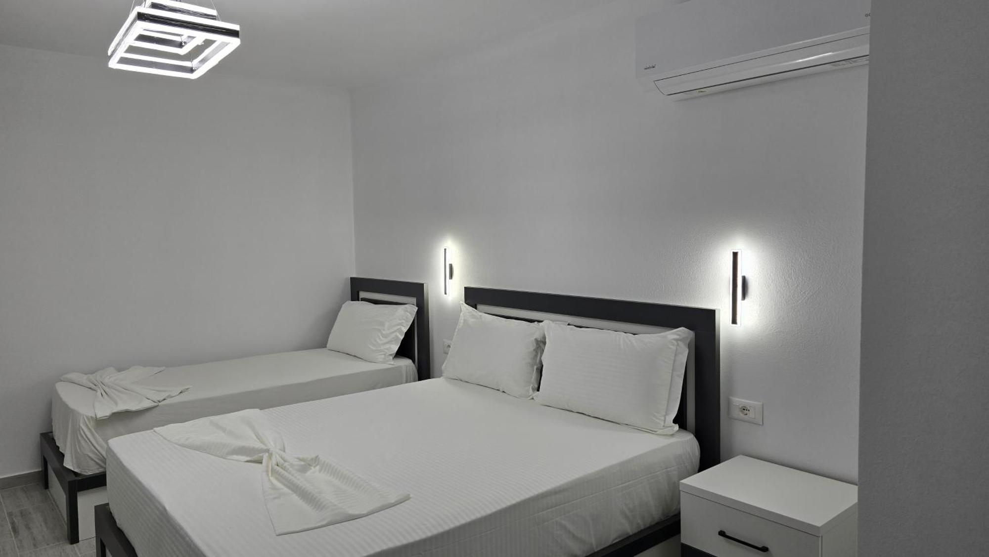 Guest House Pogradeci Екстер'єр фото