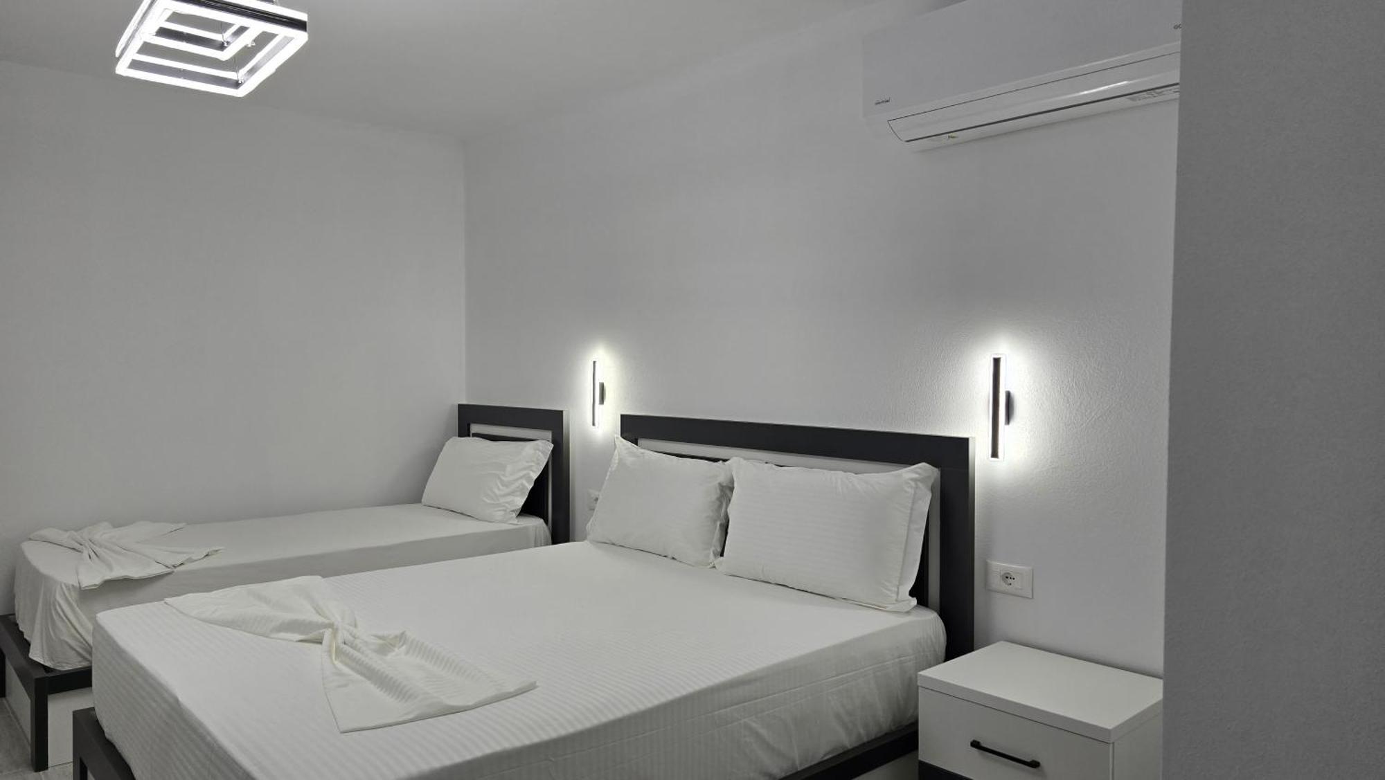 Guest House Pogradeci Екстер'єр фото