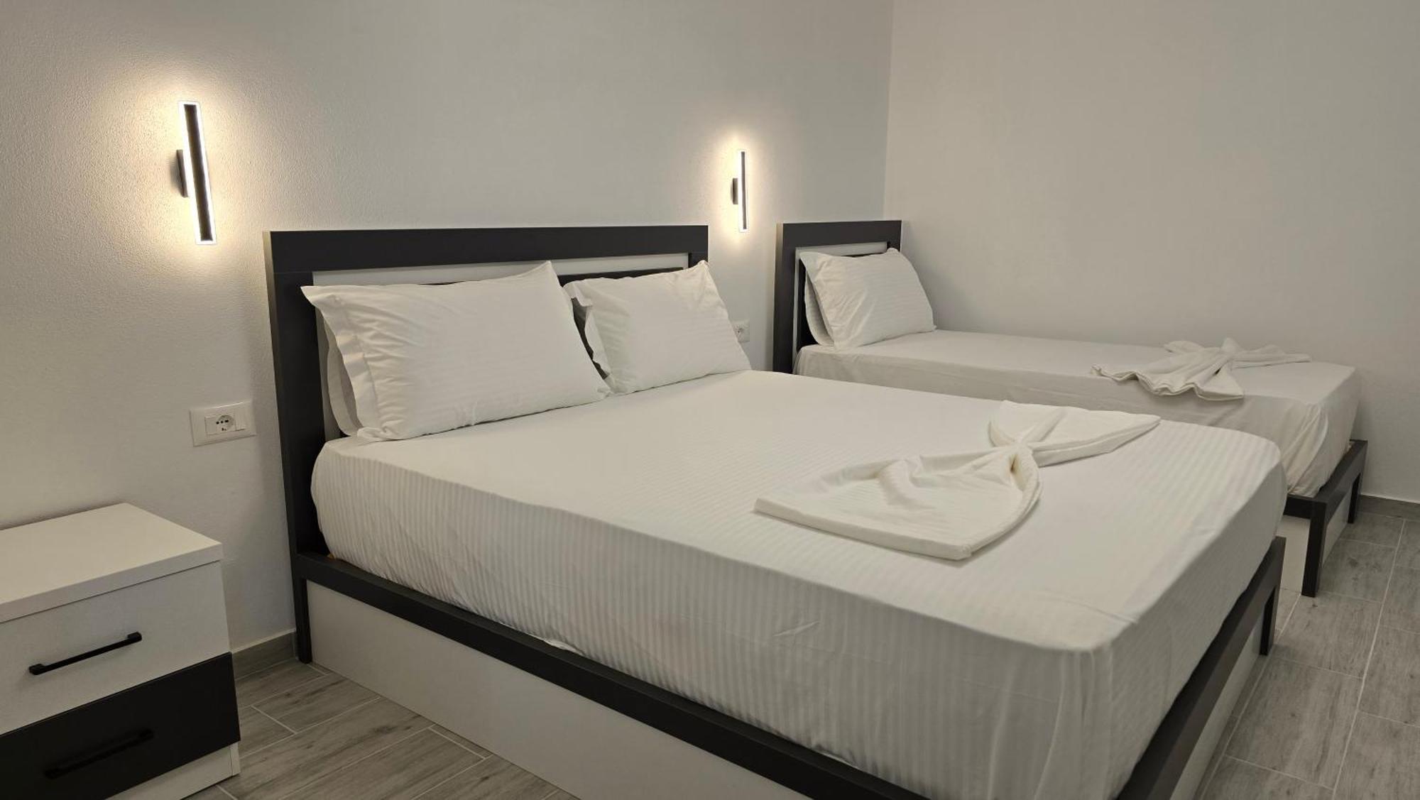 Guest House Pogradeci Екстер'єр фото