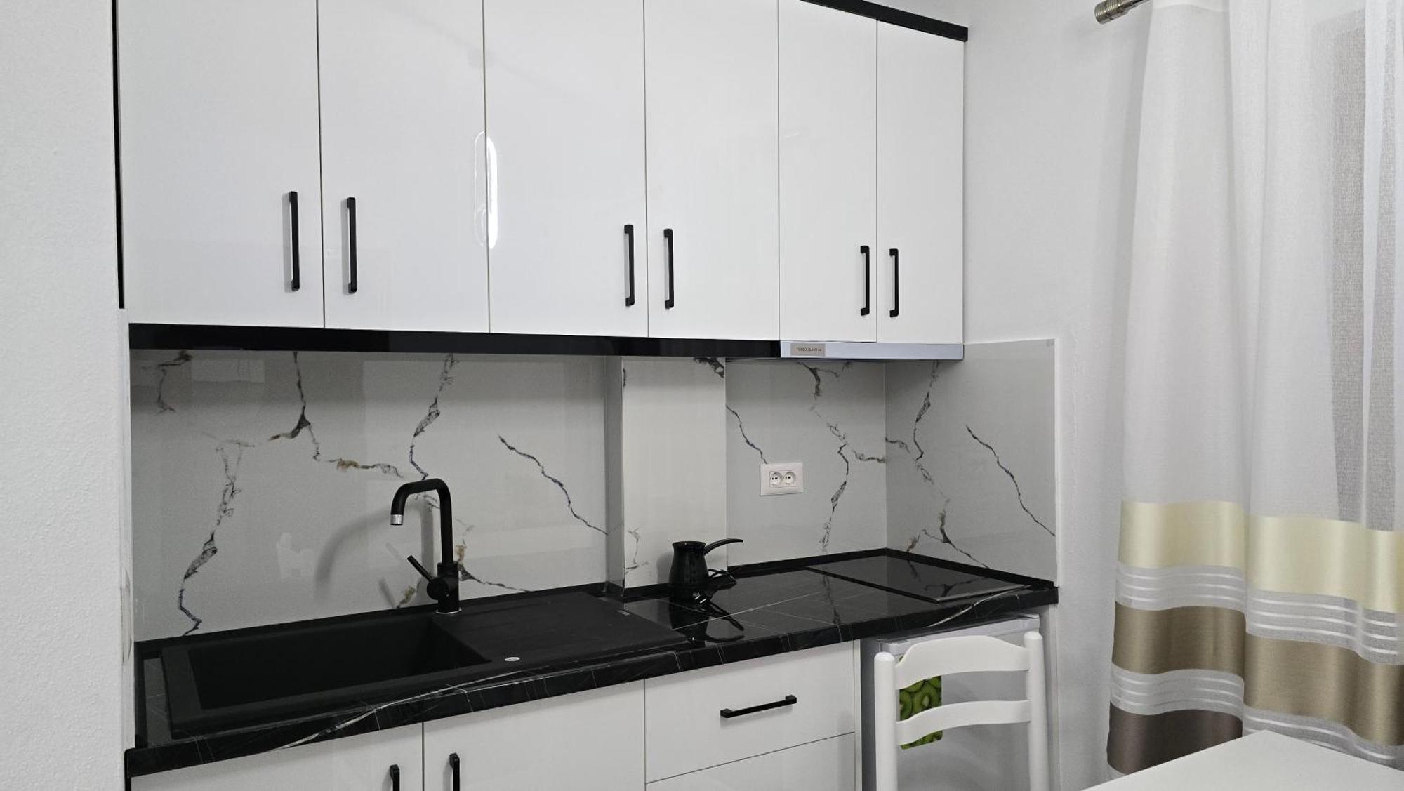 Guest House Pogradeci Екстер'єр фото