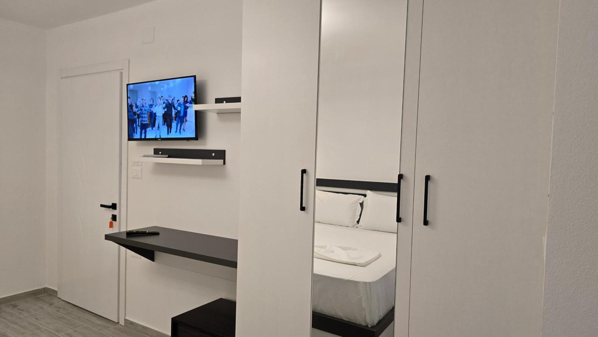 Guest House Pogradeci Екстер'єр фото